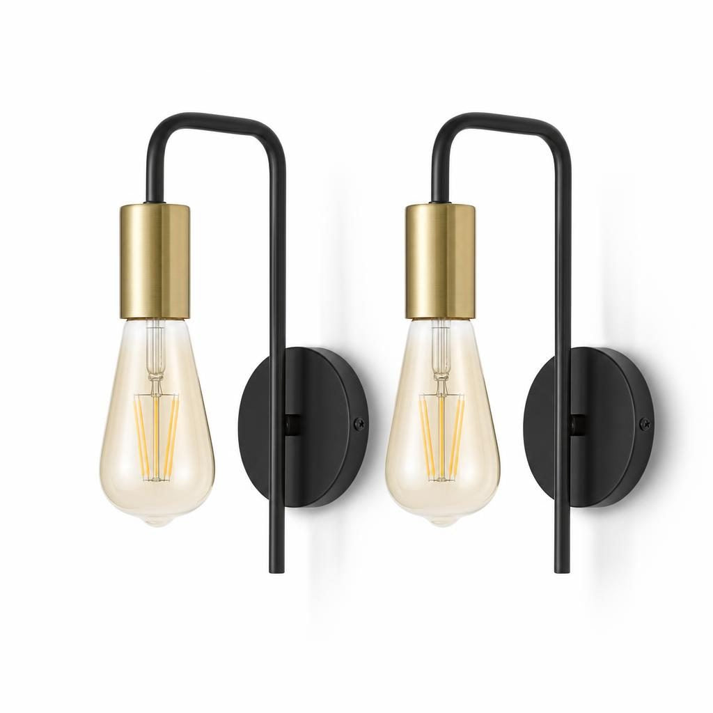 Deux appliques murales Kagi noir et doré avec ampoules à filament, sur fond blanc