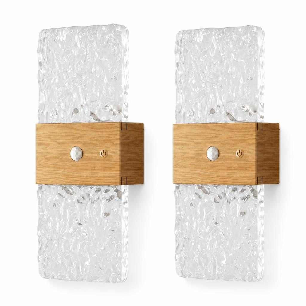 Lot de 2 appliques murales sans fil Kōri, acrylique texturé et bandeau aspect bois, sur fond blanc