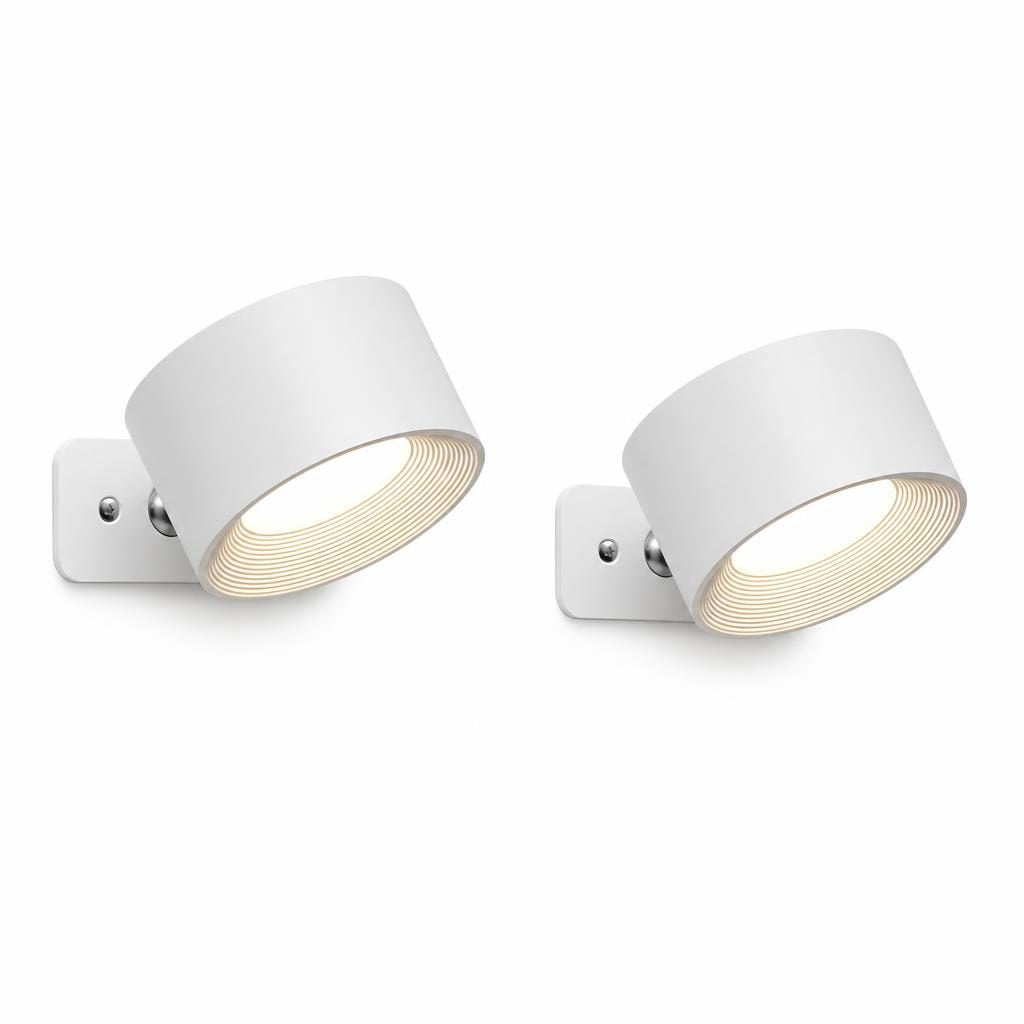 Deux appliques murales sans fil Orbe blanches, têtes rondes orientables, sur fond blanc