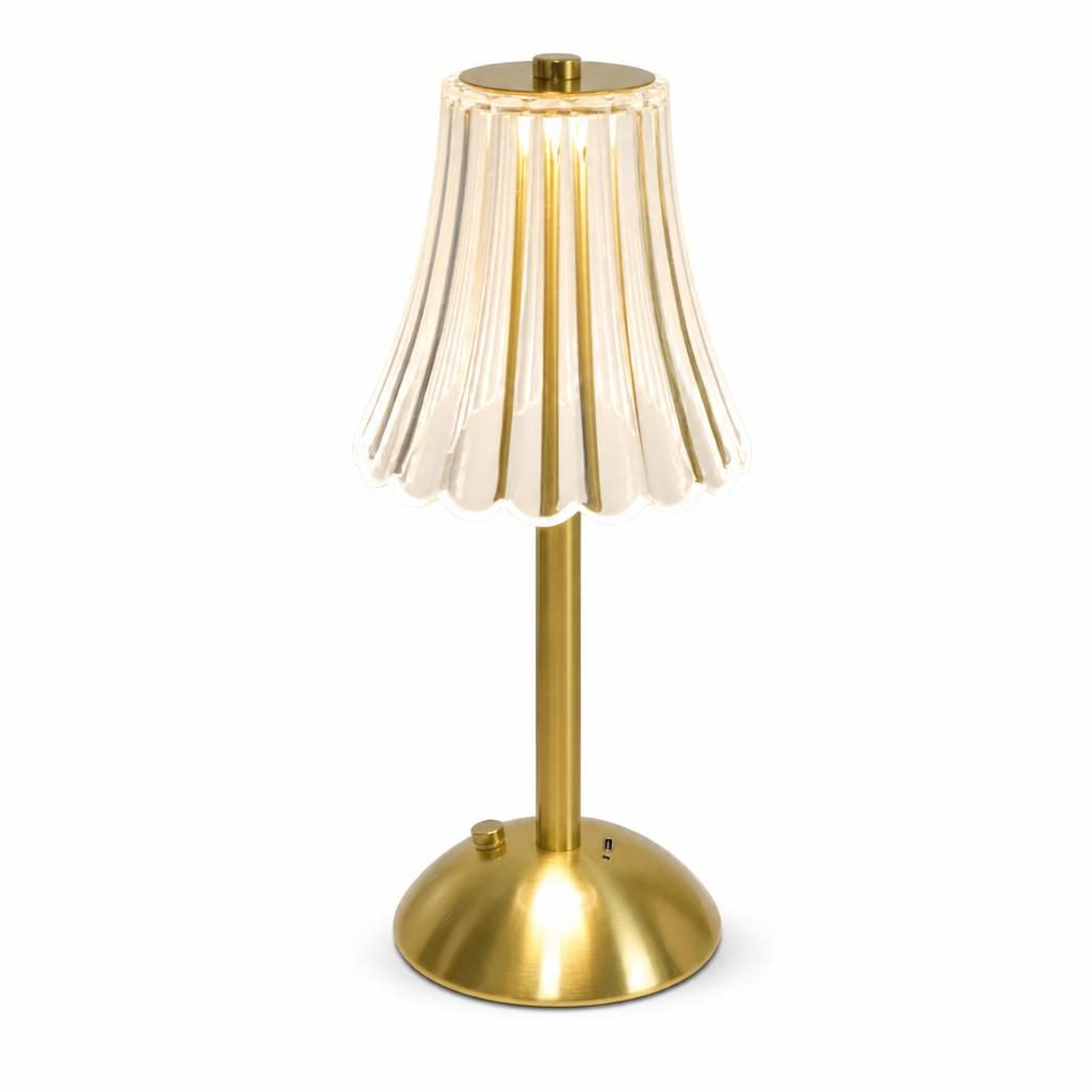 Lampe à poser Cristalline modèle Tulipe, abat-jour transparent festonné sur pied doré, sur fond blanc