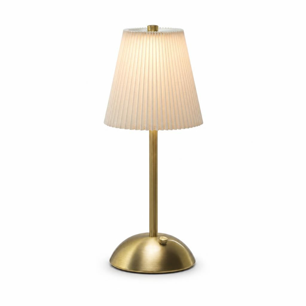 Lampe sans fil Mika gris perle, abat-jour plissé et pied doré, sur fond blanc