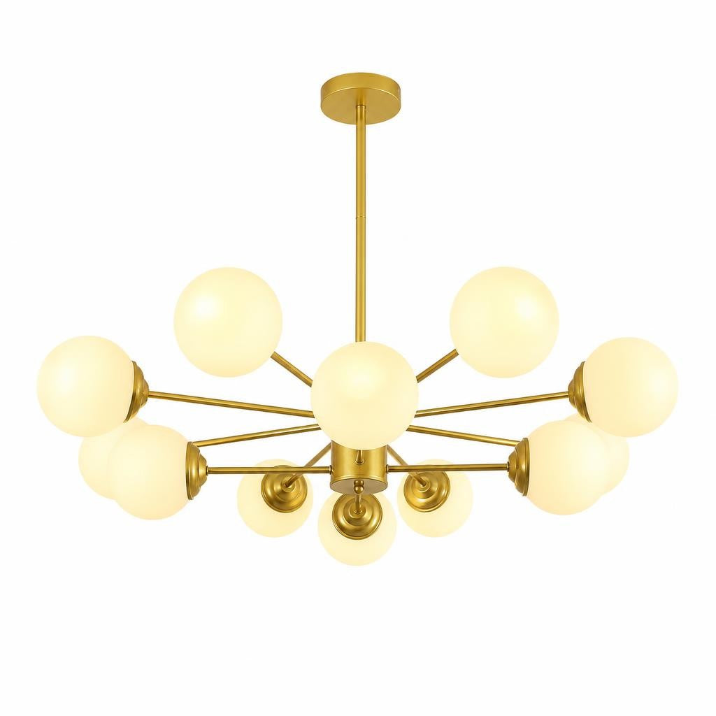 Lustre Hoshi doré à 12 globes allumés, sur fond blanc