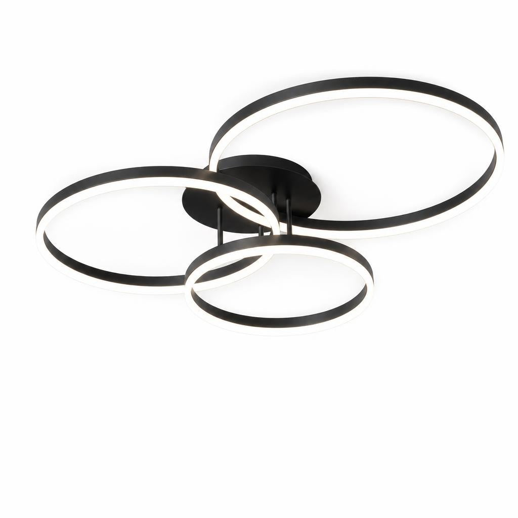 Plafonnier LED Wakka noir à trois anneaux, sur fond blanc