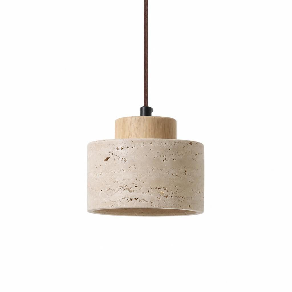 Suspension Sazare en travertin naturel à chapeau en bois clair, sur fond blanc