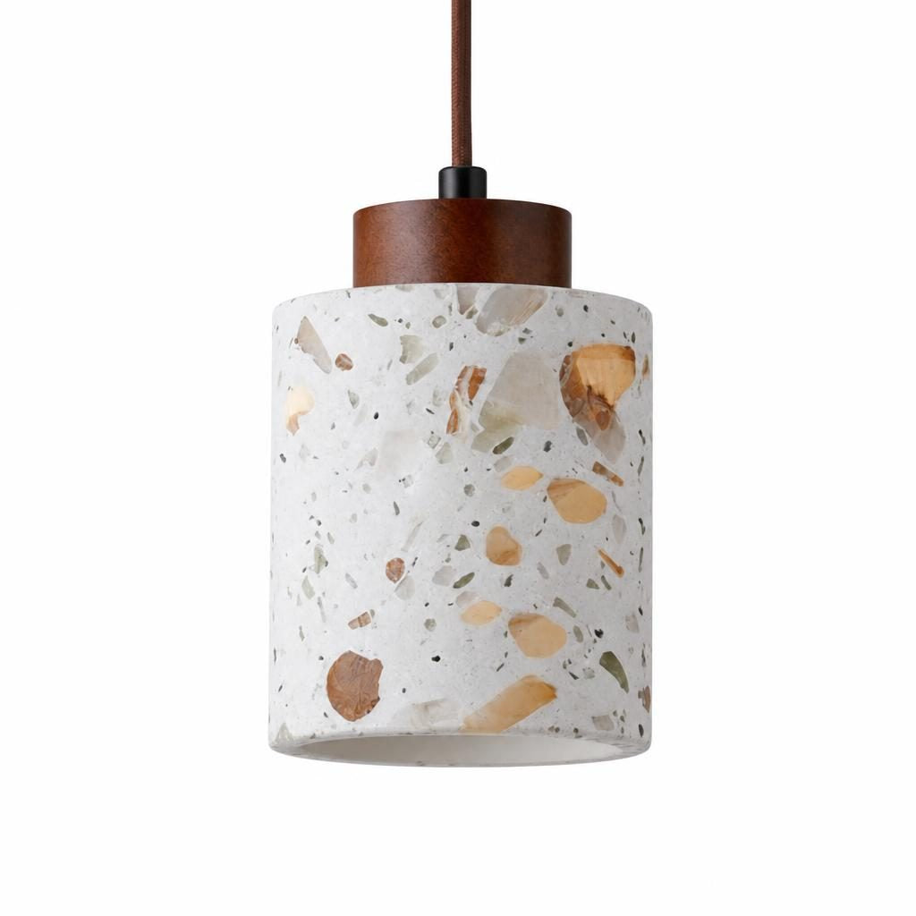 Suspension Tsubute, cylindre en terrazzo blanc à éclats de pierre et chapeau en noyer, sur fond blanc